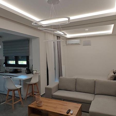 Отель Ina'S Crib Sindos Экстерьер фото